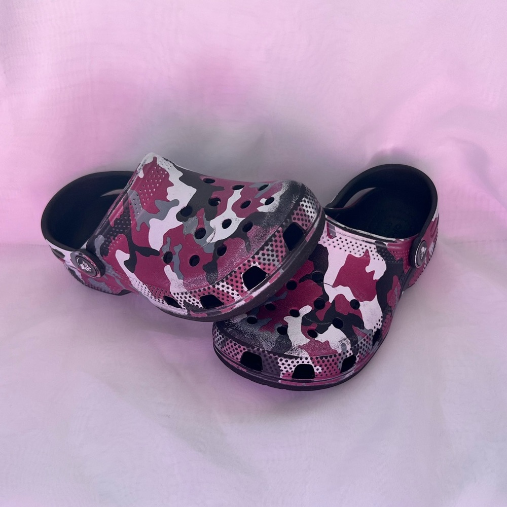 Red camo crocs